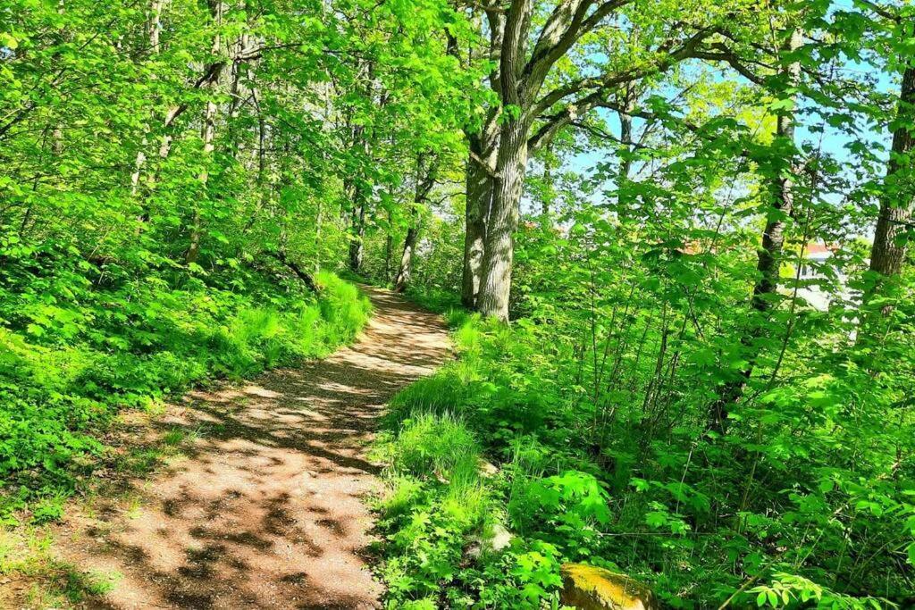 Boende - Stuga Nara Naturen, 3 Km Fran Motala Centrum Av Privat Vard Esterno foto